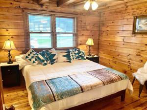 Heartwood Lavish Cottage in the Smoky Mountains