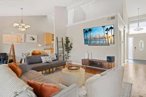 Midcentury Dream by Cardo - Jacuzzi - Firepit - Patio - Spring Valley