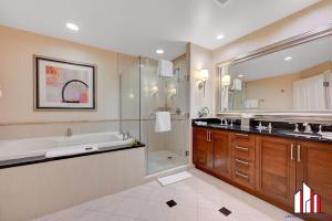 Signature 2Br3Ba F1 View Balcony Ste 17-801 and 03