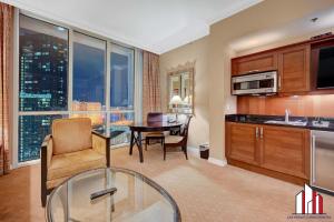 Signature 2Br3Ba F1 View Balcony Ste 17-801 and 03