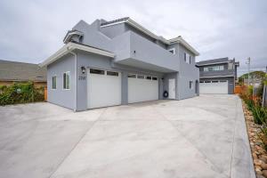 Sleeps 22 Two Houses Game Rooms