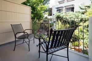 1 Deluxe King, Sofa bed room in Sheraton Palo Alto Hotel