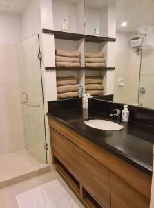 3BR Elegant & Central Loc- Netflix, WiFi, MiniBar!