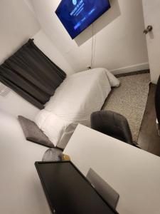 Flat with Work Station, Monitor, Smart TV & Netflix