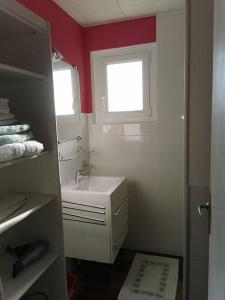 Maisons de vacances Dependance au calme dans notre jardin : photos des chambres