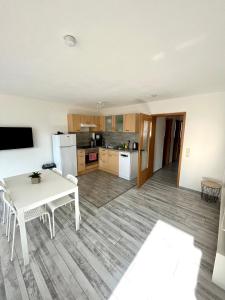 Audi - Neckarsulm - Bad - Küche - Balkon - 4 Personen
