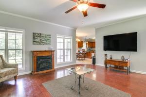 about 13 Mi to Ole Miss Private Family-Friendly Home!