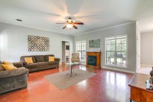 about 13 Mi to Ole Miss Private Family-Friendly Home!