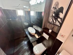 FLH - Liberty Home Balcony Free Parking 2 QueenSize Beds