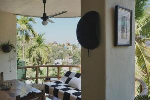 Casa Redonda Penthouse, In the Heart of Sayulita with ocean view and rooftop palapa with hammock