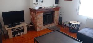 Appartements Appt Independant 4 5 ou 6 personnes piscine direct gare ou aeroport Jardin Piscine : photos des chambres