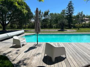 Maisons de vacances La Grangeneuve cote piscine : photos des chambres