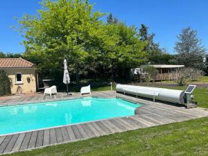 Maisons de vacances La Grangeneuve cote piscine : Maison 2 Chambres