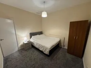 Two double Bedroom House with private bathroom and kitchen, - Longford