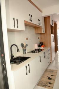 Cozy partitioned studio in Smarthomes Serviced Apartment-Kilimani