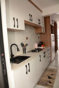 Cozy partitioned studio in Smarthomes Serviced Apartment-Kilimani