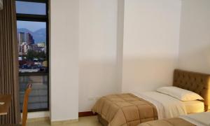 City View Apartment by Lake