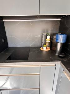 Appartements STUDIO HORIZON - SEA VIEW - POOL- Air Conditioner - Kitchen - Wifi -TV Train - Bus - : photos des chambres