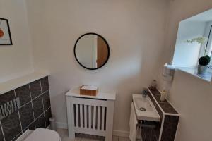 Modern Home Near Etihad, Coop Live