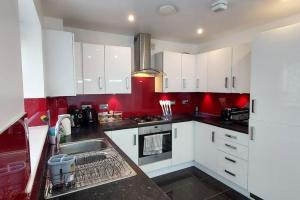 Modern Home Near Etihad, Coop Live