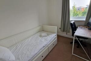 Modern Home Near Etihad, Coop Live