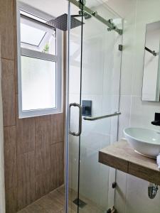 Amplia, Moderna y Elegante Cerca Tikal Futura y Miraflores H8