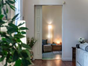 Alunana LUX Jakuzzi Apart, facade is under renovation, in Riga Art Nouveau area, Self check-in