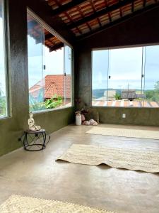 Macaw Suite- with Hot Tub for Singles or Couple!