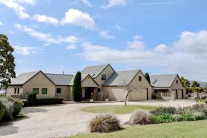 Chateau Clarence & Petite Chateau Luxurious Waterfront Retreat