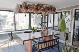 Chateau Clarence & Petite Chateau Luxurious Waterfront Retreat