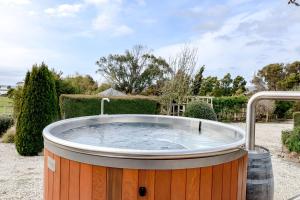 Chateau Clarence & Petite Chateau Luxurious Waterfront Retreat