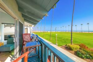 Condo in Newport Beach with Private Balcony and Ideal Location by the Pier - Ubytování bez kategorie ve městě Newport Beach