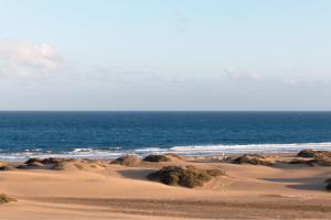 Triplex Litoral III 2Q a 60m da praia by Achei