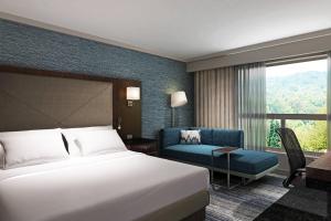 Concierge King Guest Room room in Boston Marriott Burlington