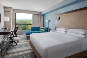 Deluxe King Room room in Boston Marriott Burlington
