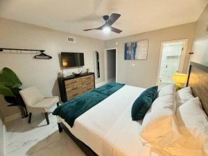 3Bd 2Bath 1 Block from the beach! Newly renovated