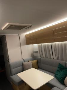 Przyczepa Coco Camp z klimatyzacją w Molo Surf