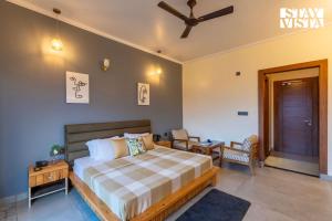 StayVista at The Rasa Bungalow with Lake View, Wi-Fi