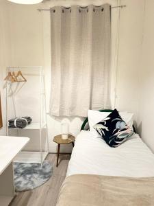Cozy single room near station