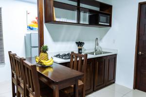 Natural Lodge Containers