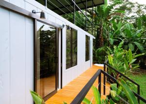 Natural Lodge Containers