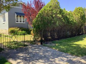 Rosellas on Corundum Cottage - treat yourself!