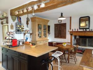Maisons de vacances Country House in Normandy near Portbail Beach : photos des chambres