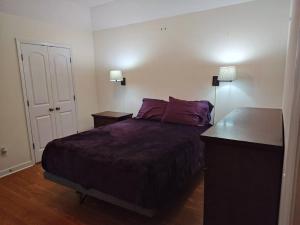 Workers Love It Here! 3 Bedroom House with screened in porch