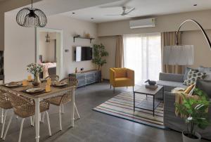 Large 1BHK Apartment by tisyastays