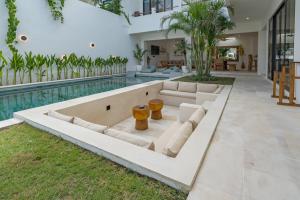 Villa Kleoa - Luxury 4 Bedrooms Villa Walking Distance to Seseh Beach