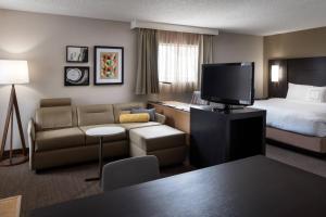 King Studio with Sofa Bed and Roll-in Shower - Mobility and Hearing Accessible room in Residence Inn by Marriott Boulder