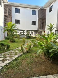 Cozy Condo Almond drive 1BR Talisay SRP w pool