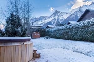 Chalets Chalet Les Drus Luxurious Chalet With Breathtaking Mont Blanc Views From Hot Tub and Garden : photos des chambres