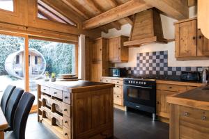 Chalets Chalet Les Drus Luxurious Chalet With Breathtaking Mont Blanc Views From Hot Tub and Garden : photos des chambres